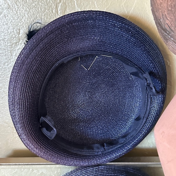 CLASSY 1950s\' NAVY STRAW HAT + IVORY GROSGRAIN & FEATHER TRIM main image 7